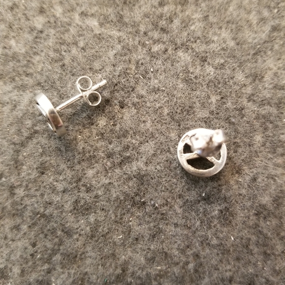 925 Sterling PEACE SIGN Stud Earrings>Great size, Non Tarnish, Peace Earrings - Picture 3 of 3